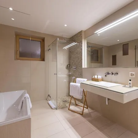 Chalet Kitzbuehel: A Symphony Of Style And Snow Apartmán